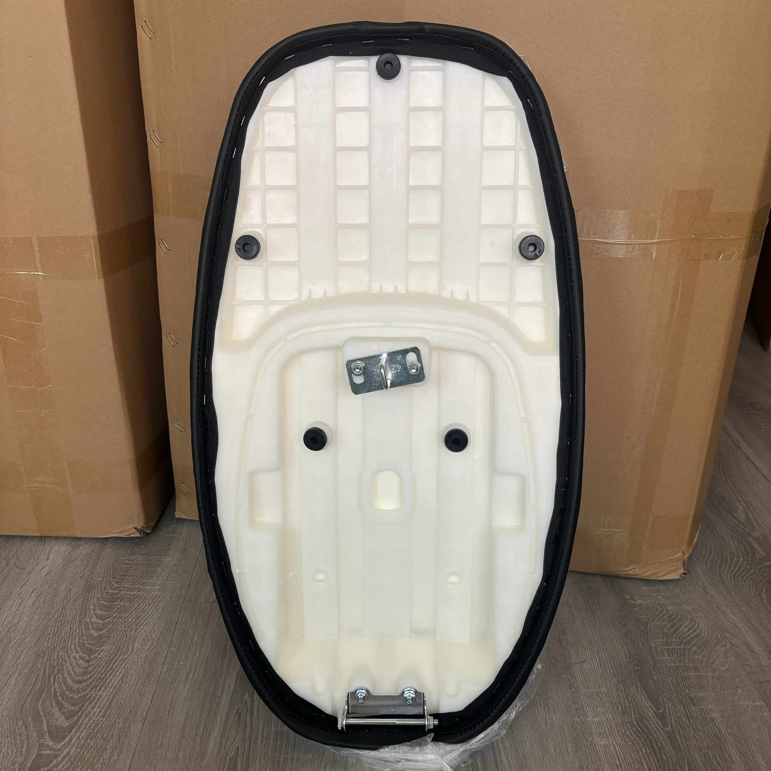 适用于欧陆B02电动车坐垫 老百姓B02新国标坐桶电池盒杂物箱