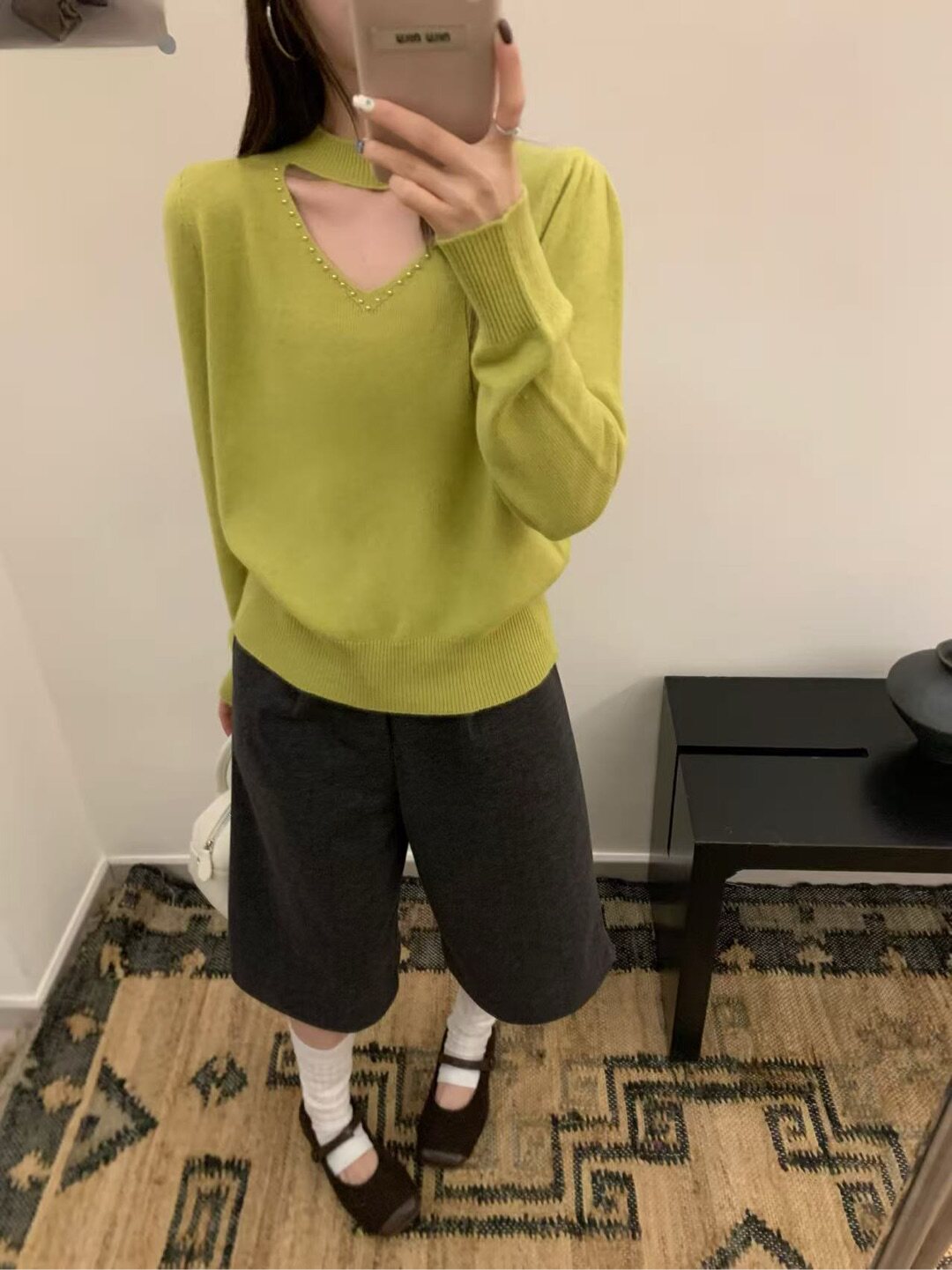 秋冬设计感挂脖V领针织衫女 钉珠镂空显瘦毛衣 韩版小众别致上衣