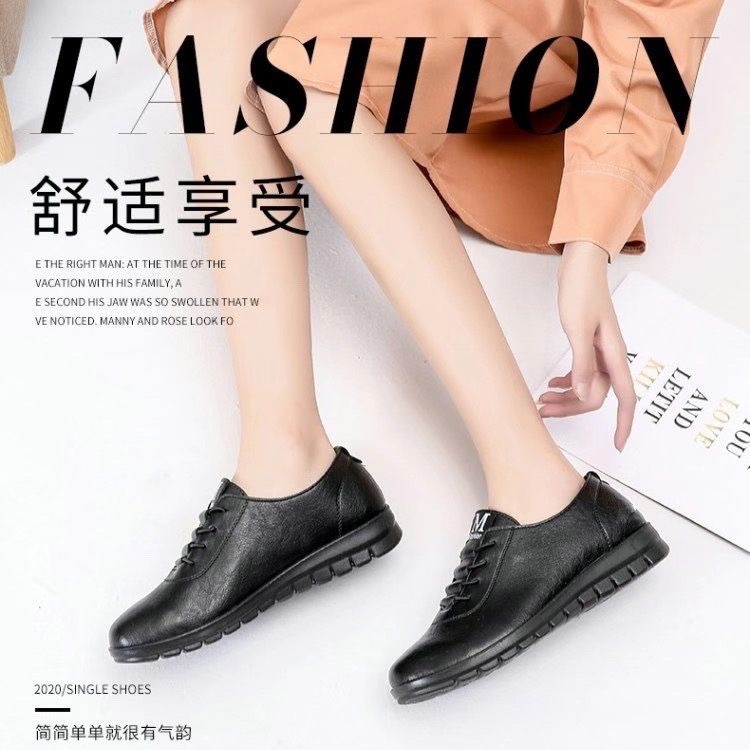 2025新款妈妈鞋软底防滑休闲舒适轻便工作皮鞋黑色厨房平底单鞋女