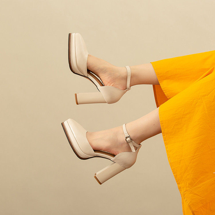 2026气质尖头高跟鞋防水台粗跟凉鞋真皮复古杏色女鞋不累脚