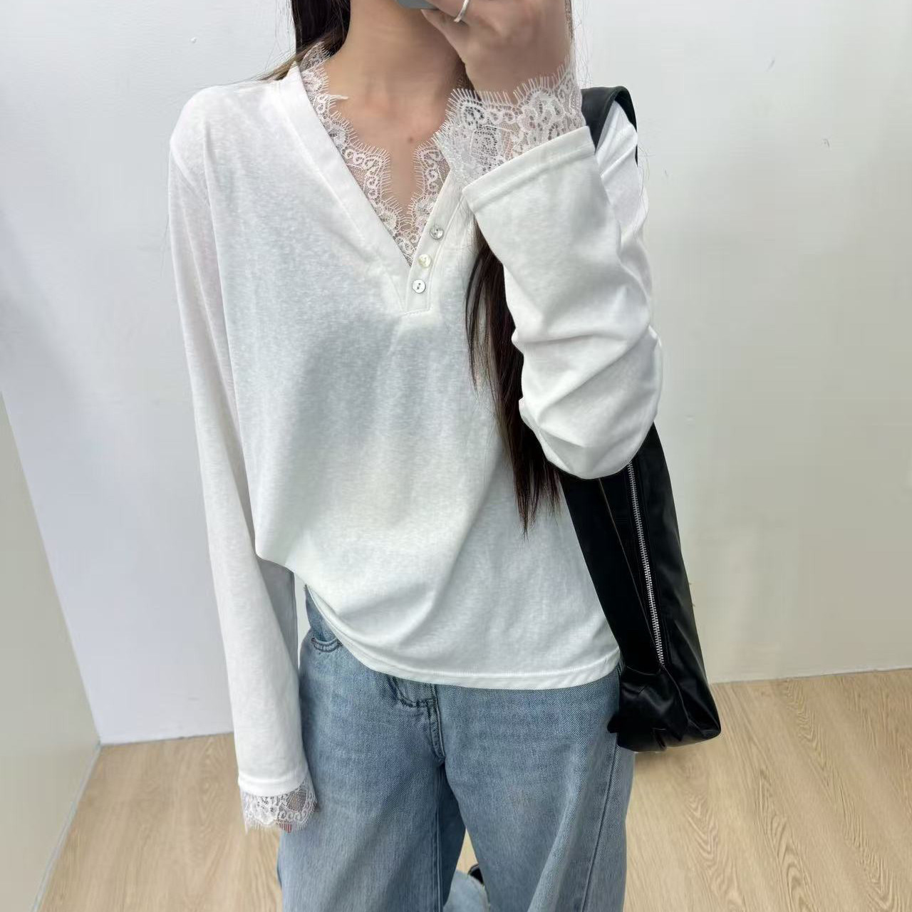 白色蕾丝拼接V领t恤女长袖2026新款独特别致打底衫上衣春秋8395