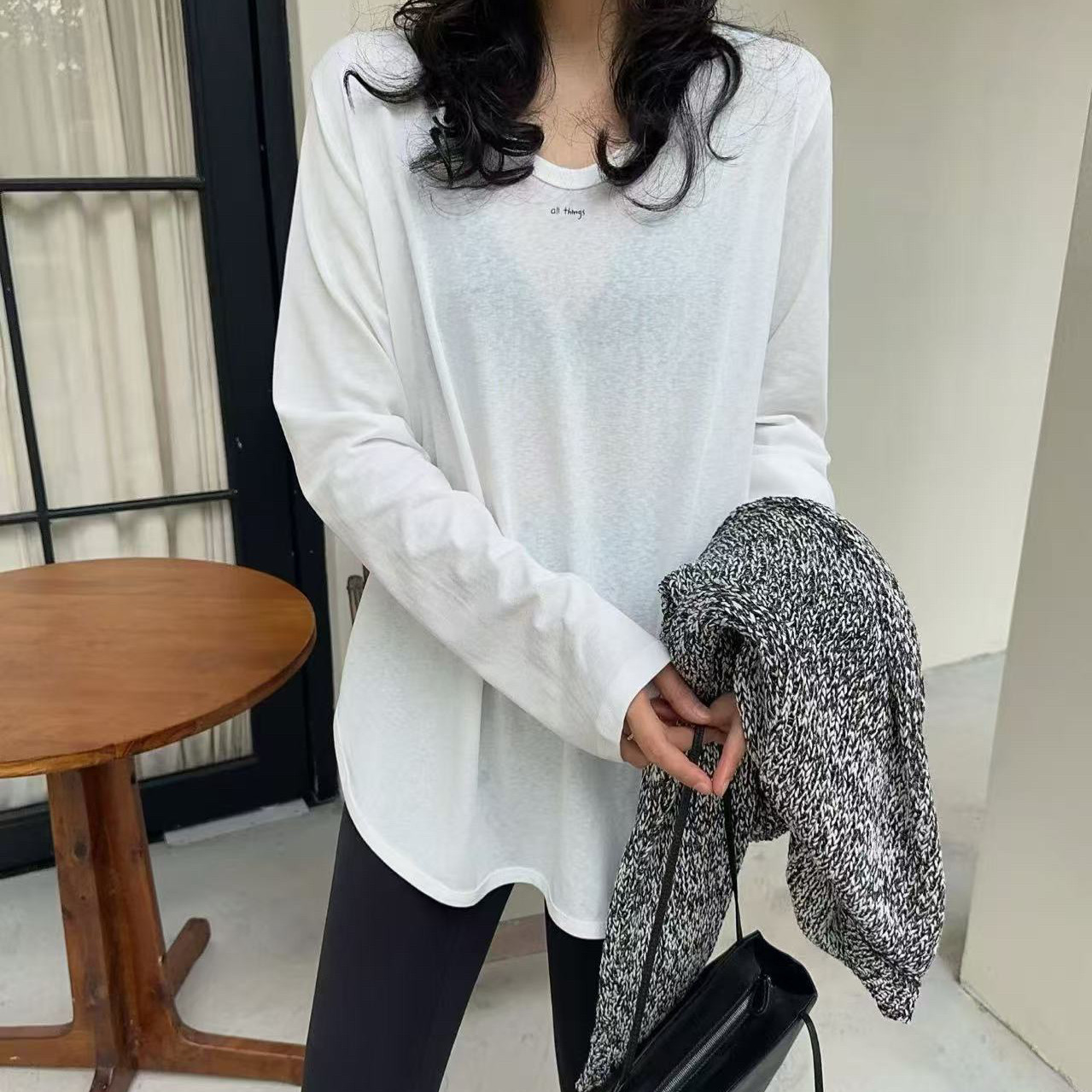 韩版大U领开叉纯色简约百搭白色长袖T恤女2026秋冬宽松中长款上衣