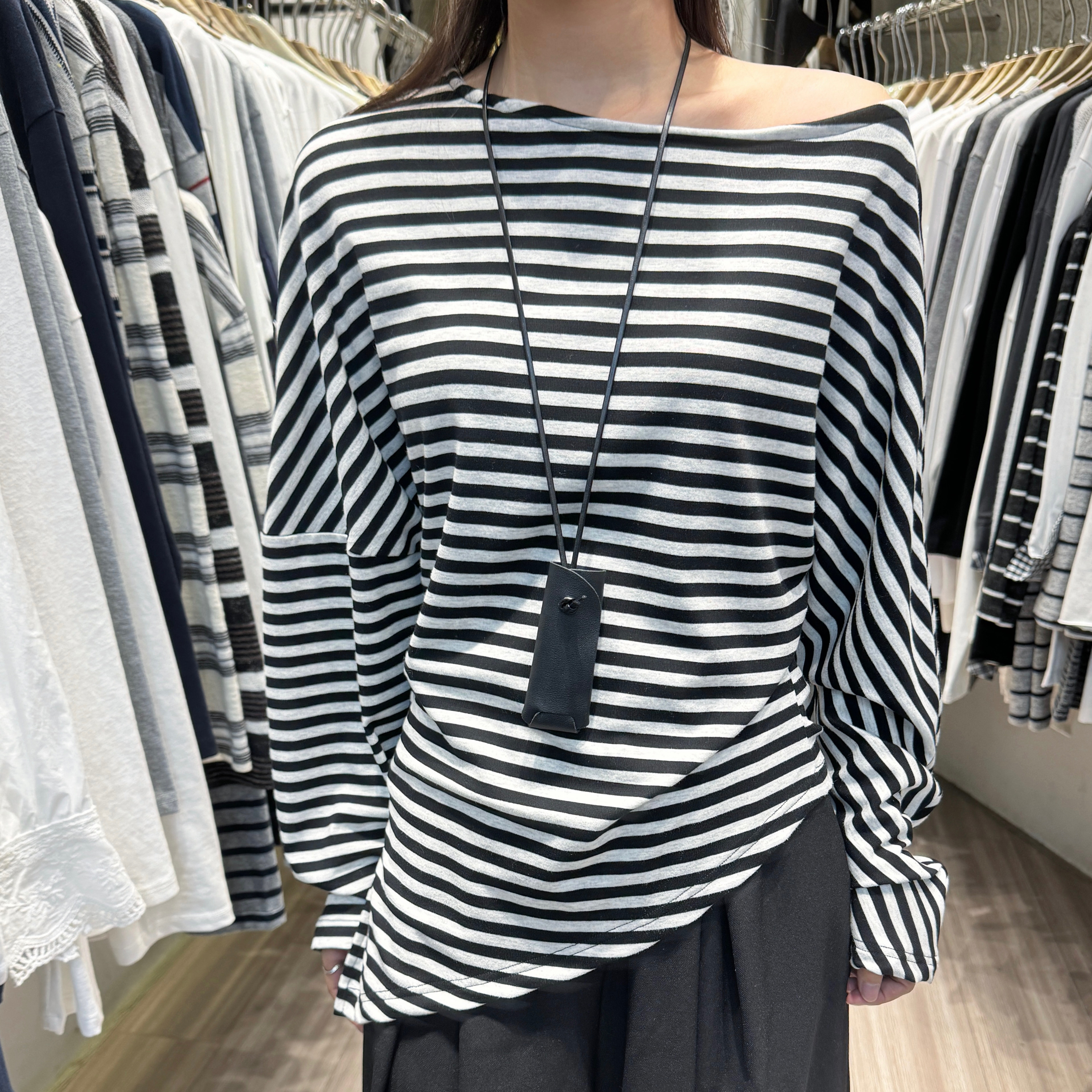 秋冬小众设计感不规则条纹露肩斜肩上衣收腰显瘦长袖T恤7858