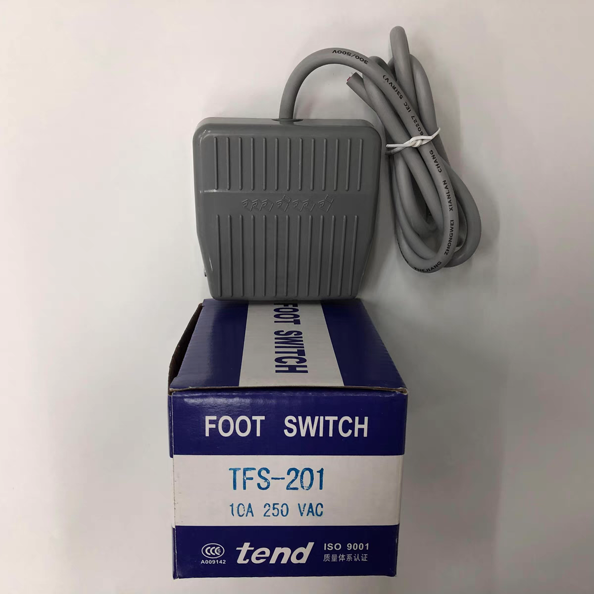 天得TFS-201脚踏开关带线1米2米机床踏板脚踩开关自复位 10A 250V