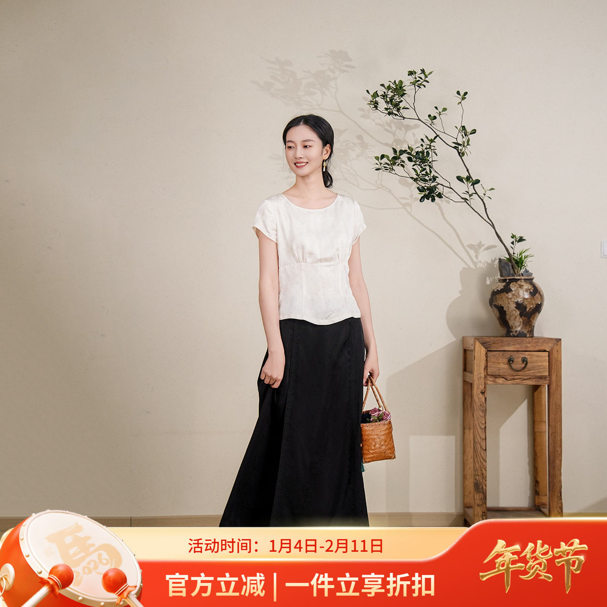 布符2025年夏季新款收胸圆领显瘦透气T恤修身优雅百搭短袖女装