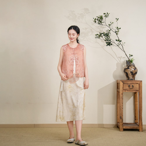 布符年夏季新品圆纹刺绣马甲女装精致领口传统工艺中式百搭