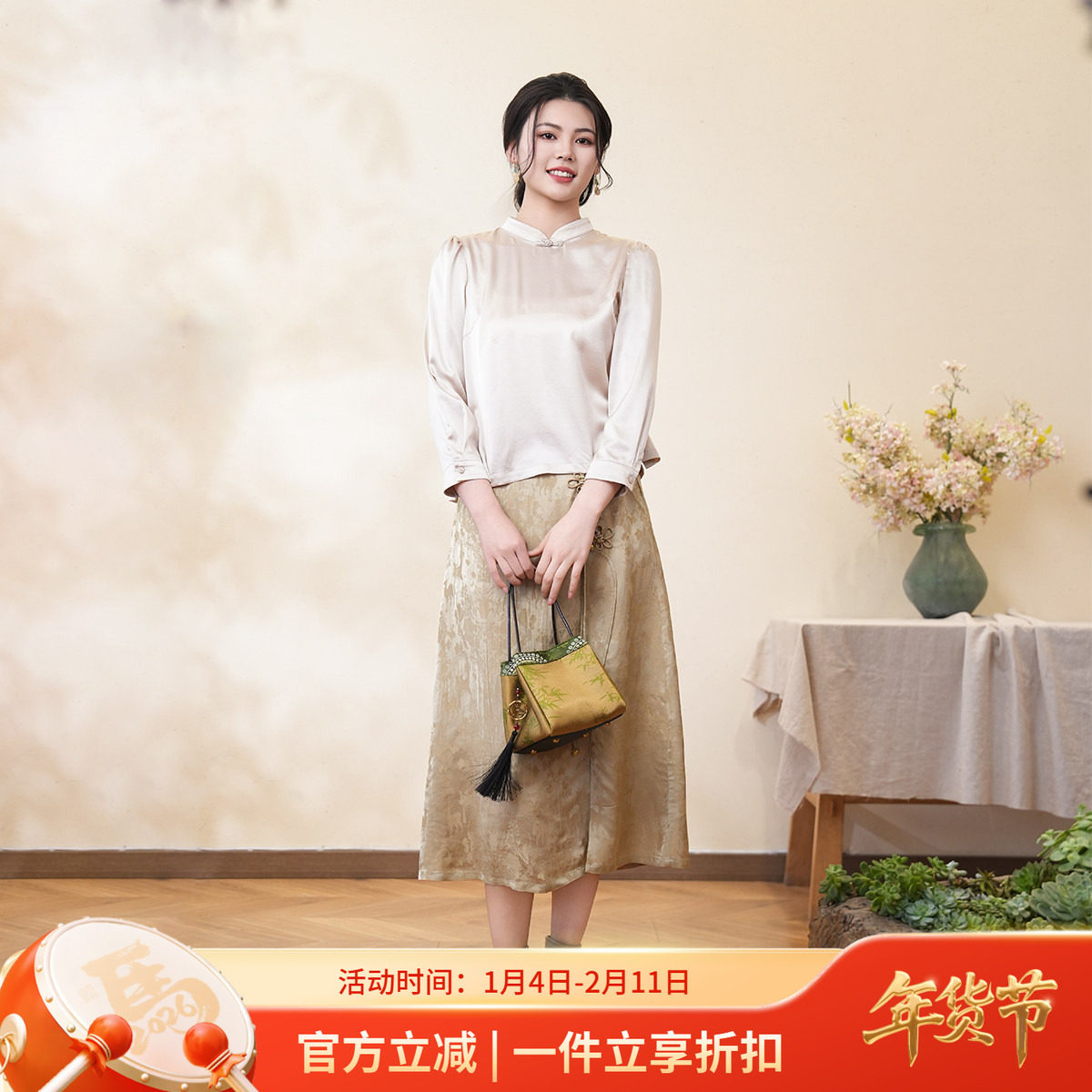 布符2025年春秋新款米白真丝琵琶扣旗袍上衣重磅桑蚕丝波点印花女