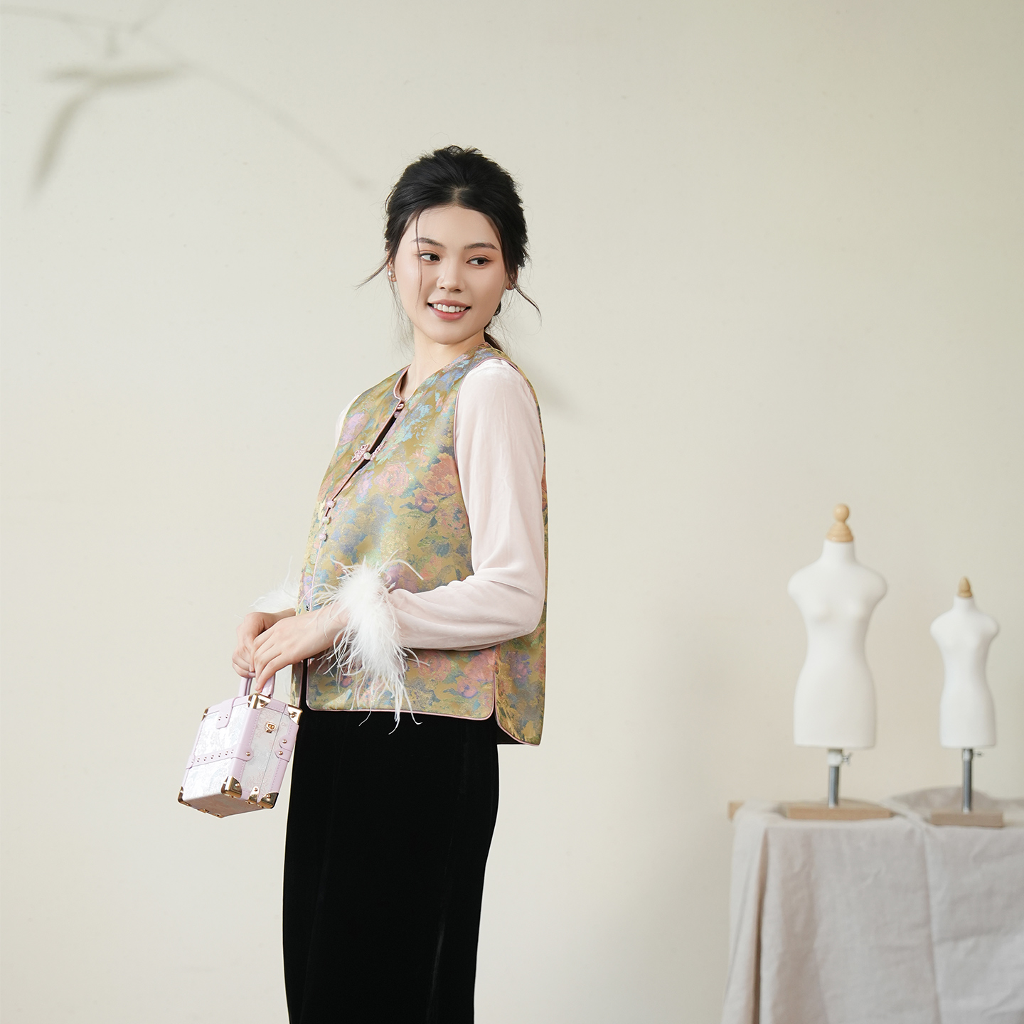 布符「油画玫瑰提花攀缘结马甲」2025年秋季新品女款小个子外穿