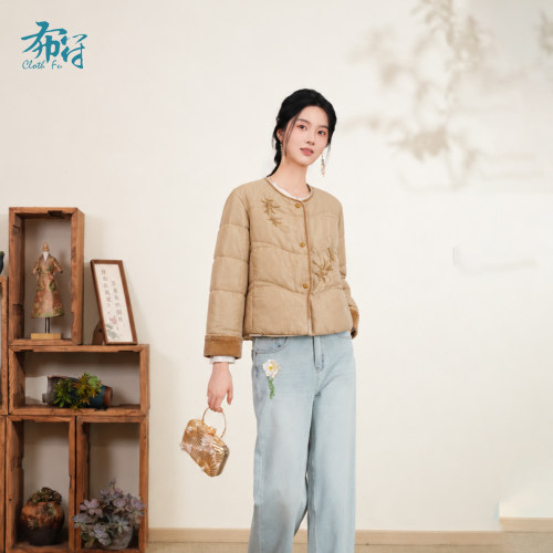 布符新中式「香槟色花枝珠绣圆领鹅绒服」2026年冬季优雅大气保暖