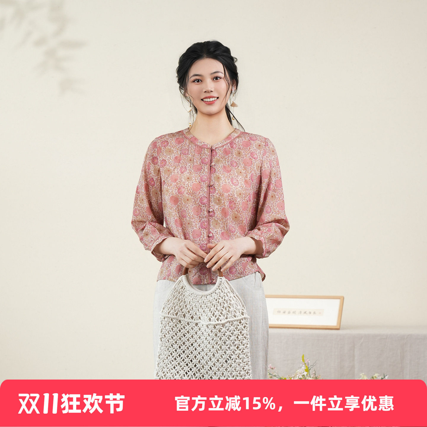 布符新中式「粉韵花簇附花边灯笼袖上衣」2026年夏季新品短袖上衣