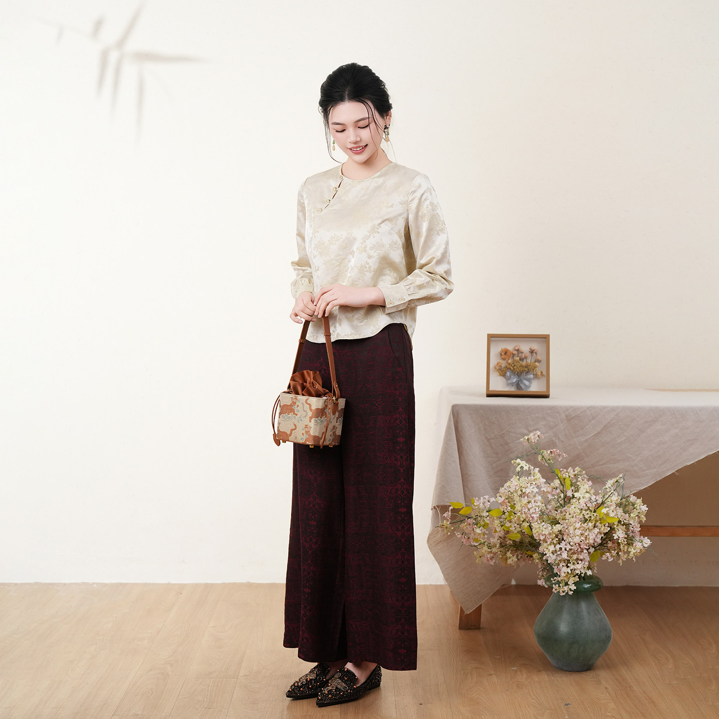 布符新中式「米杏真丝织金提花偏襟上衣」2026年春季新品长袖女装