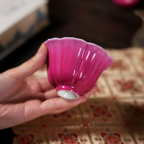 小谦山房胭脂红渐变海棠菱花杯