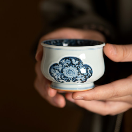 小谦山房珍玩柴窑青花堆白炉式杯