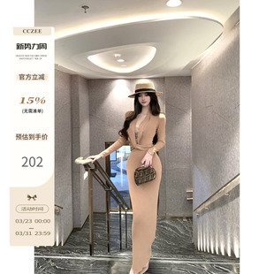 蕾丝内搭收腰包臀裙 连衣裙女秋复古设计感长款 CCZEE 层次美学