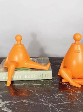 北欧卡通抽象橙色人物摆件家居客厅电视柜软装饰品样板间茶几摆设