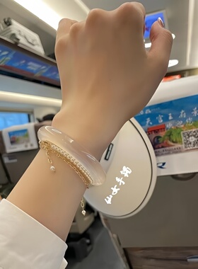 白月光香槟金玛瑙手镯