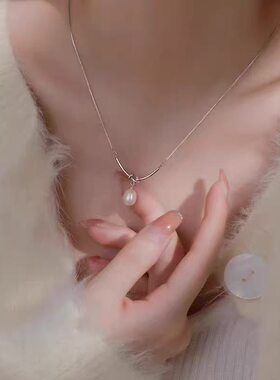 法式复古温柔风珍珠项链 扭结弧形锁骨链 高级感小众简约轻便