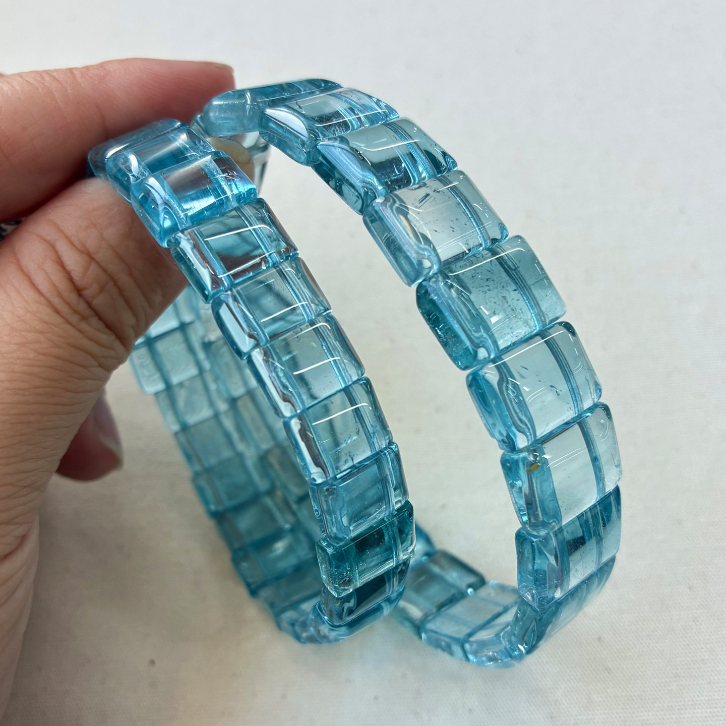天然湛蓝色托帕石手排碎冰感水晶