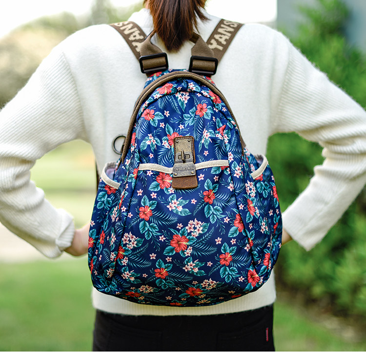 特价阎双时尚双肩包女包背挎两用新款百搭印花背包女士个性旅行包