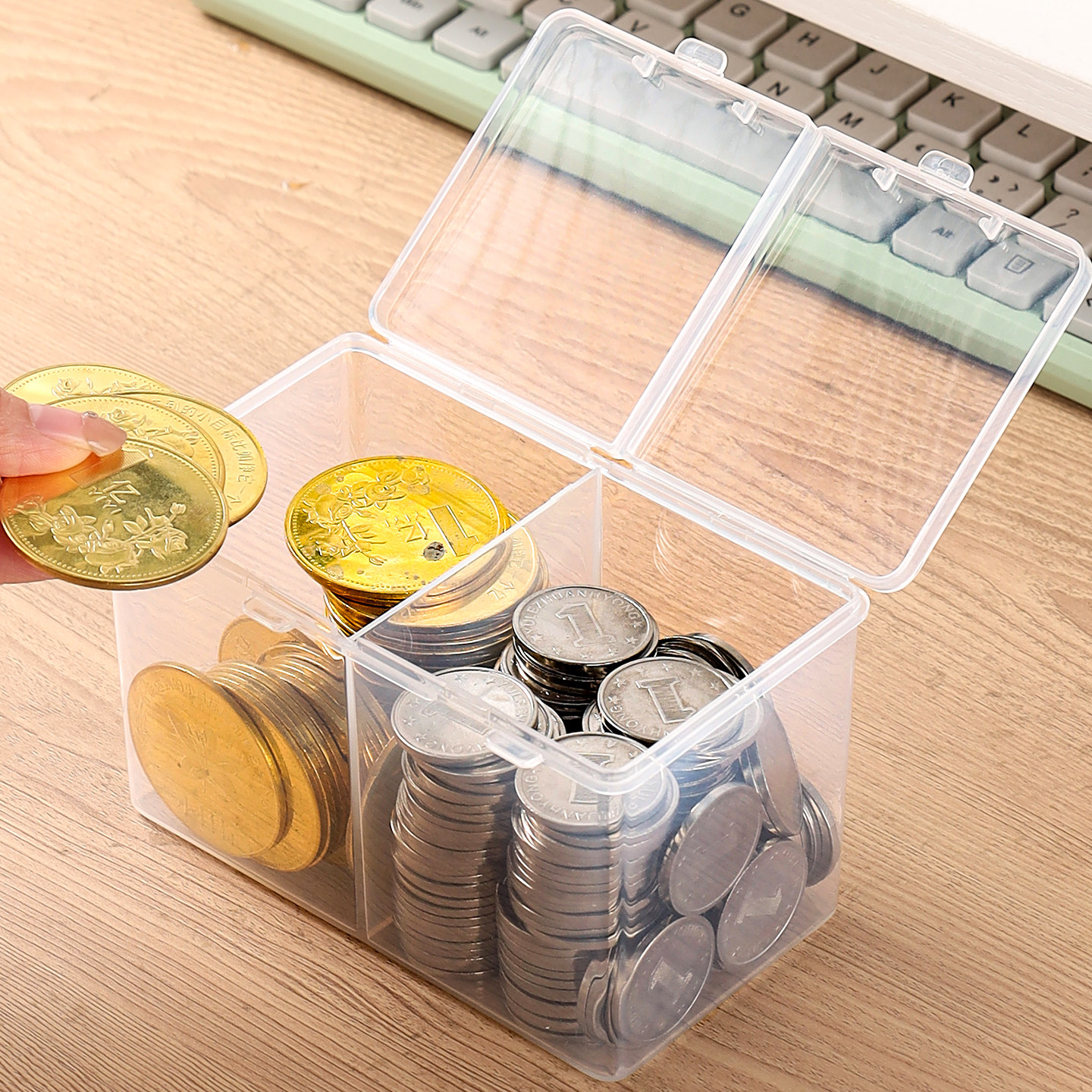 双格硬币收纳盒透明桌面纪念币游戏币分格整理盒带盖储物盒储钱罐