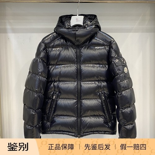 Moncler黑色亮面羽绒服玛雅