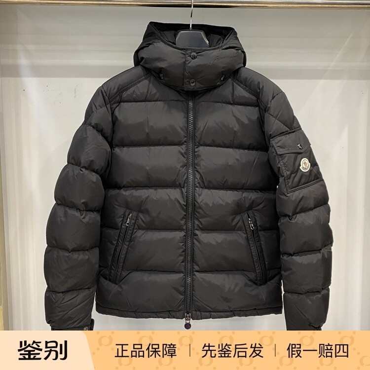 Moncler可脱卸风帽羽绒服哑光黑