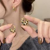 s925银针耳饰金色磨砂豹纹爱心耳扣耳环女小众设计感秋冬复古耳饰