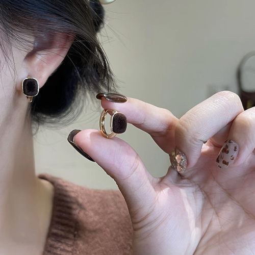 秋冬复古咖色植绒方形耳扣