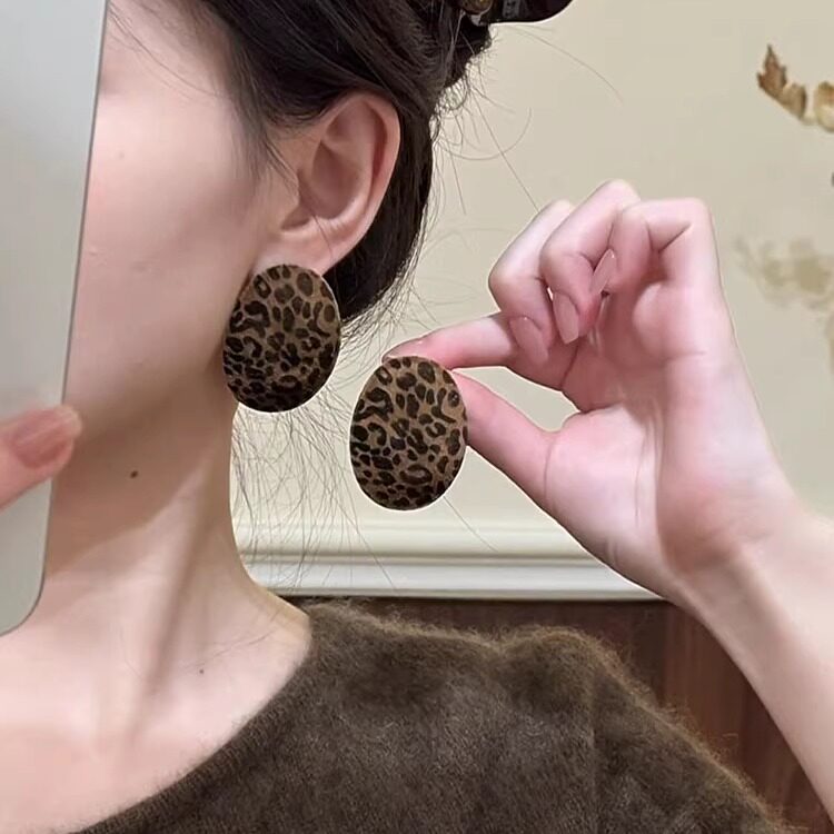 秋冬复古美拉德咖色植绒豹纹椭圆耳钉女欧美夸张时尚气质百搭耳环