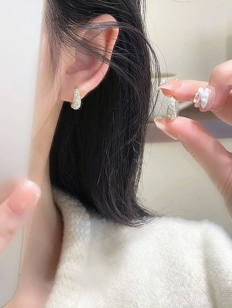 微镶半圈满钻耳环女小众设计感银针耳钉超闪锆石精致耳扣气质耳饰