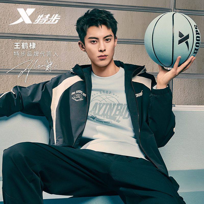 2025新款连帽防泼水登山运动外套