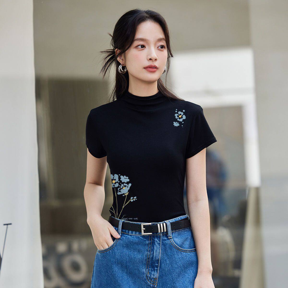 茵曼2026春季新款修身显瘦半高领正肩短袖T恤女休闲印花打底衫