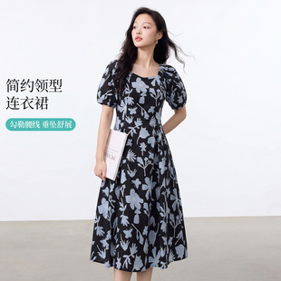 茵曼2026夏季新款简约风方领碎花连衣裙女装泡泡袖气质设计感裙子