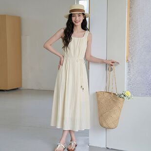 茵曼2026夏季新款温柔甜美方领吊带连衣裙女气质通勤收腰显瘦长裙