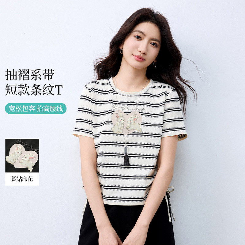 茵曼2026夏季新款简约印花条纹正肩短袖T恤女抽褶系带收腰显瘦