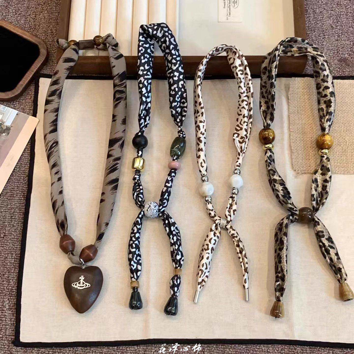 美拉德色系~复古豹纹丝巾项链女小众设计感毛衣链挂脖丝巾配饰