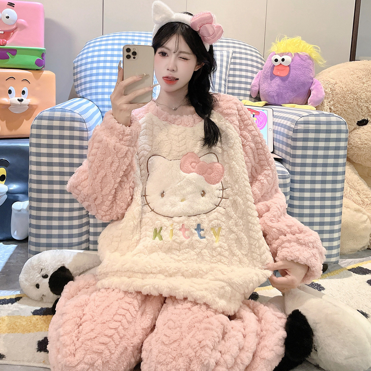 秋冬季女款珊瑚绒睡衣女生卡通凯蒂猫可爱法兰绒加厚套装女