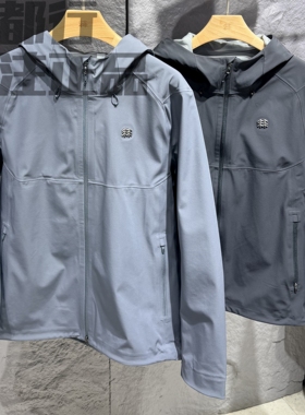 可隆KOLON SPORT男款防风防水透湿多口袋连帽软壳夹克LHJK6MNT05