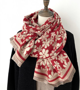 送妈妈新款秋冬季红色花朵围巾仿羊绒双面女士长款保暖两用大披肩