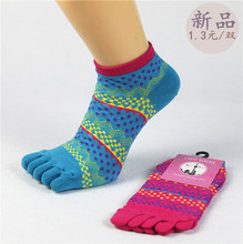 Chi phí thấp ống nữ năm ngón tay vớ ống ngắn thể thao nam năm ngón tay vớ mồ hôi khử mùi toe cotton socks năm ngón tay nam giới và phụ nữ vớ