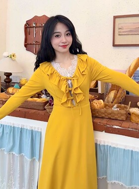 鲸鱼原创自制复古气质黄色荷叶领假两件拼接蕾丝花边蝴蝶结连衣裙