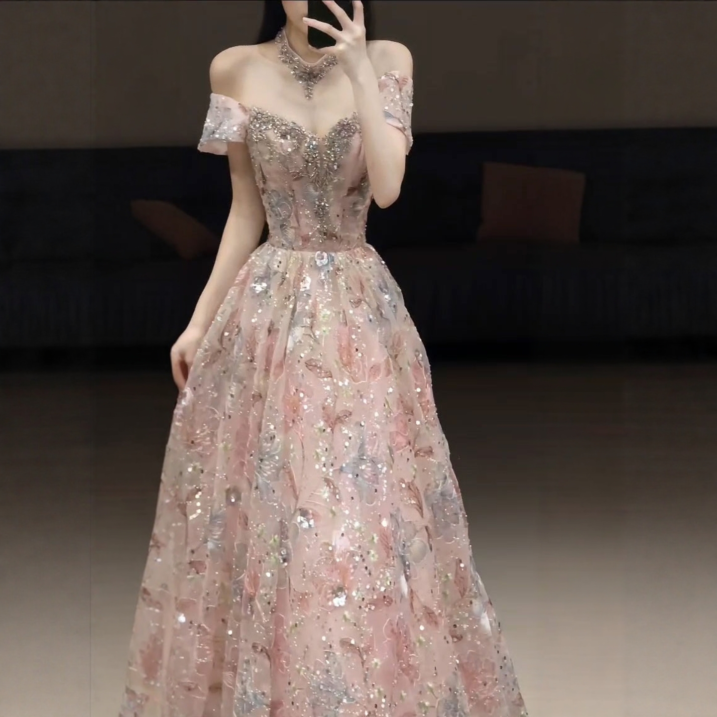 一字肩重工刺绣晚礼服