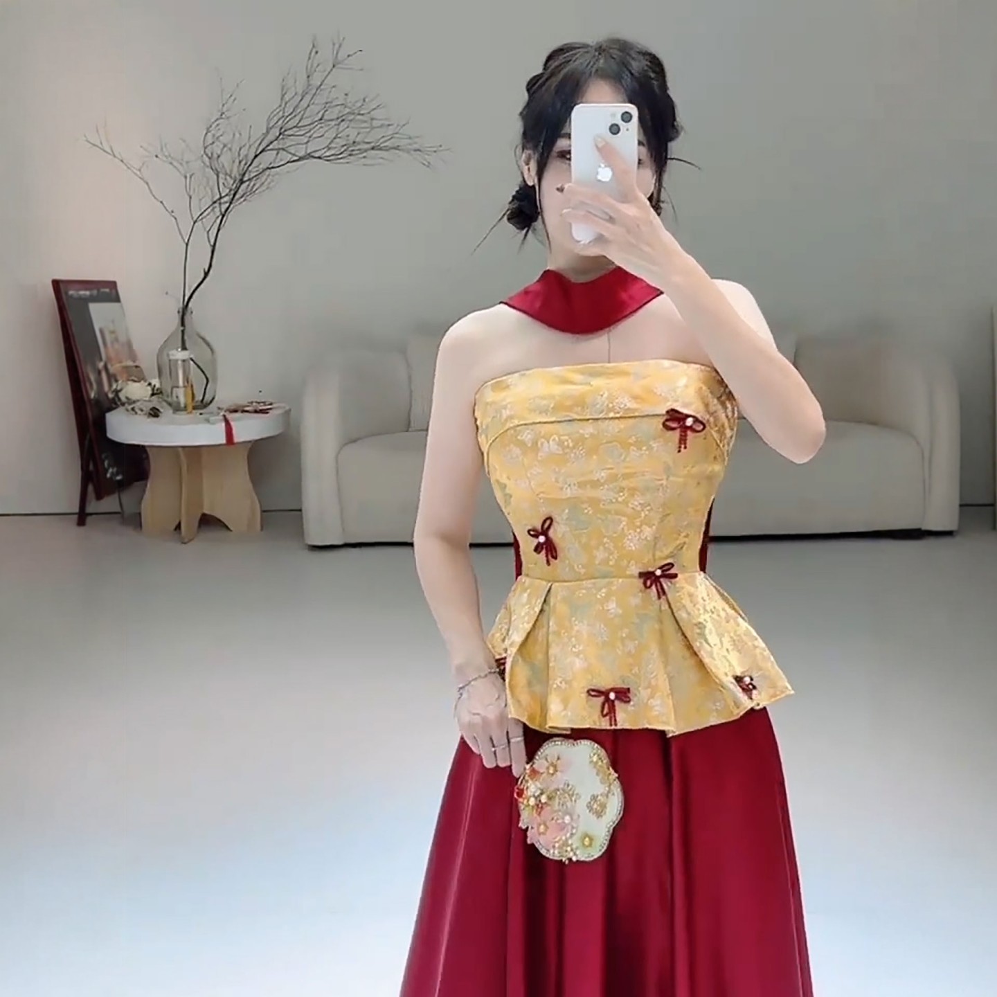 新中式抹胸礼服裙女2025新款红色显瘦敬酒服连衣裙高级感小众缎面