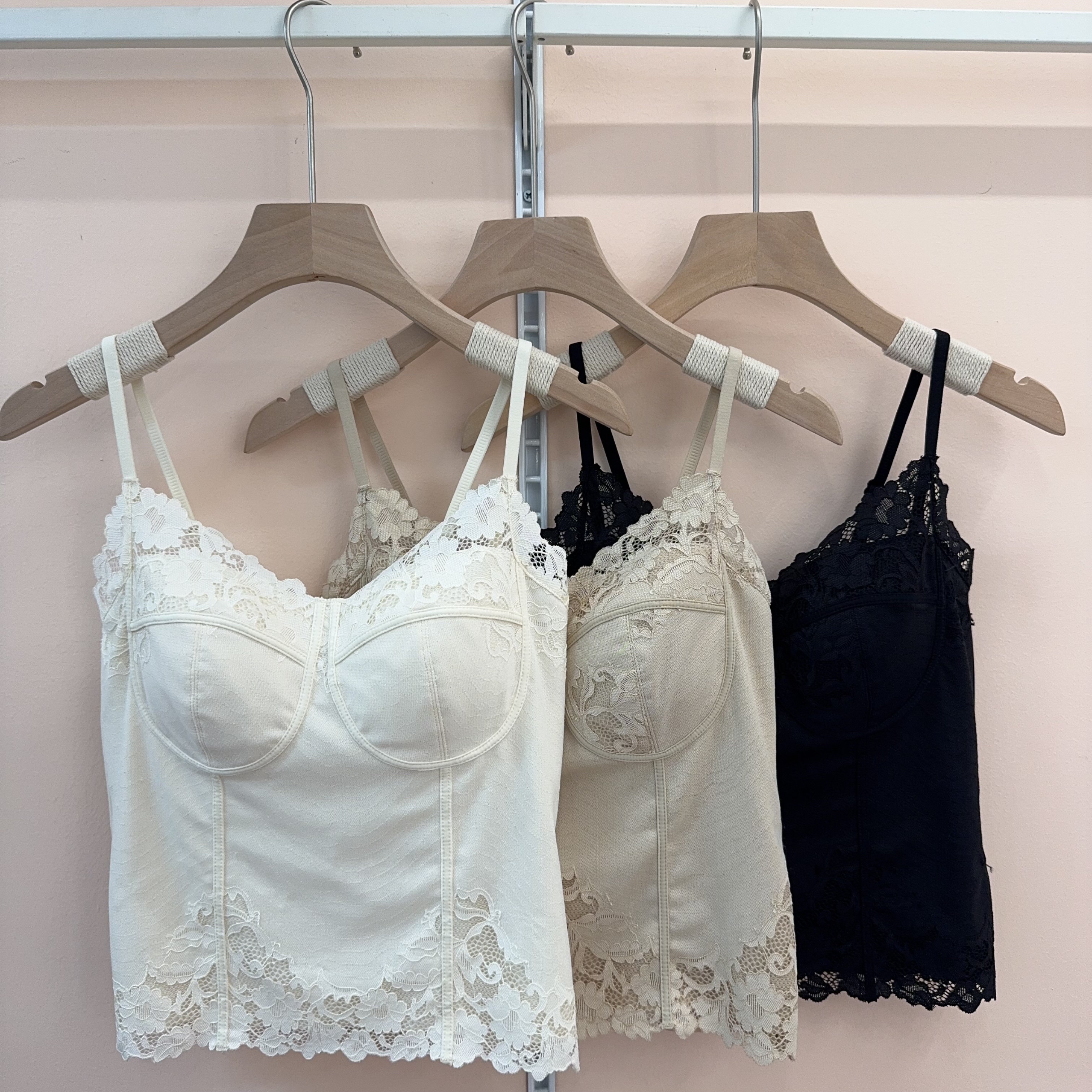 2026新款蕾丝拼接吊带背心女内搭外穿性感修身显瘦带胸垫抹胸上衣