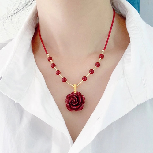 朱砂玫瑰花项链吊坠可调节时尚设计款玫瑰花项链挂坠时尚百搭饰品