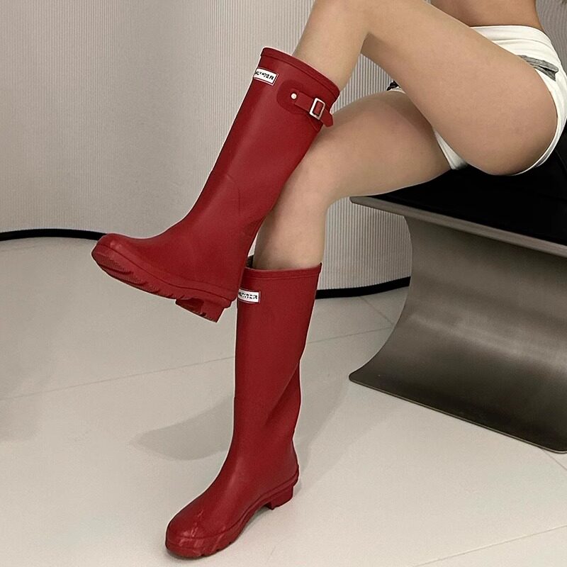 时尚马丁靴女春夏透气2026新款骑士靴红色防水雨靴防滑高筒长靴子