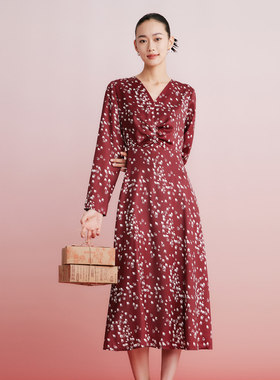 歌蒂诗春季专柜新款时尚印花气质V领收腰显瘦连衣裙1D33L3244