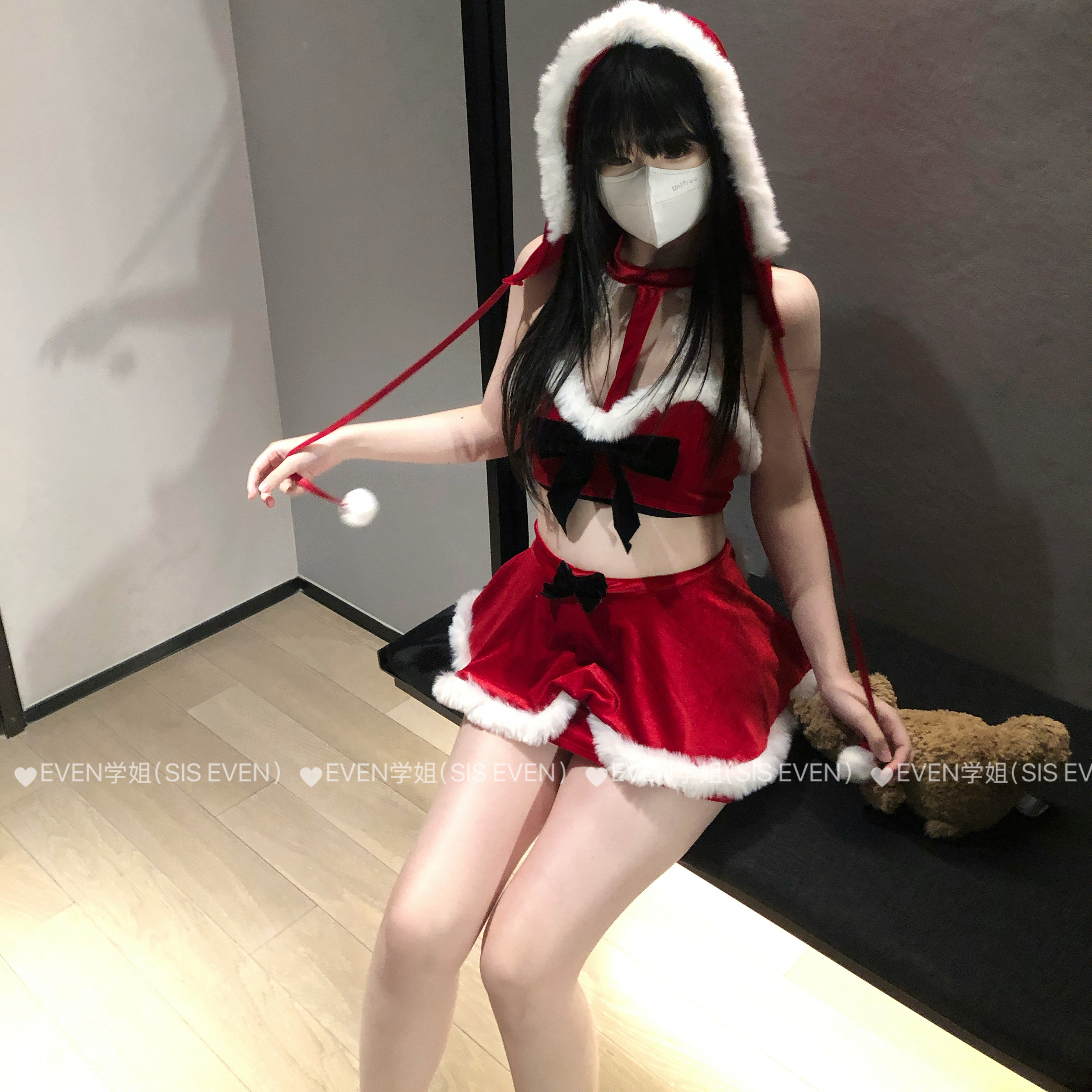 圣诞性感挂脖露背丝绒重工小红裙