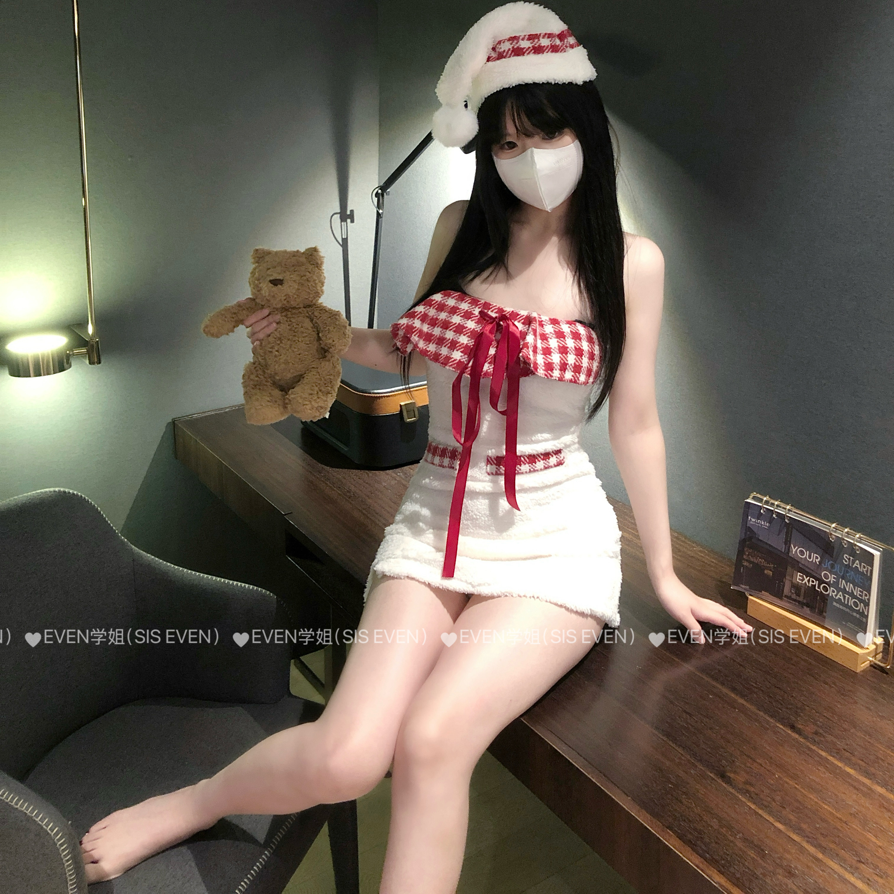 毛绒圣诞跨年一字肩抹胸包臀裙