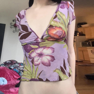 上衣女低胸V领修身 DARLINGAGA度假风花卉印花小飞袖 露脐磨毛T恤